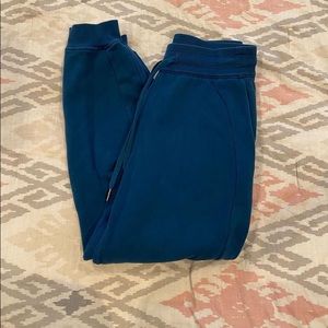 Lululemon joggers size 6 full length